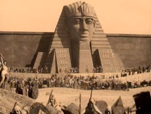 Loves of Pharaoh (1921)